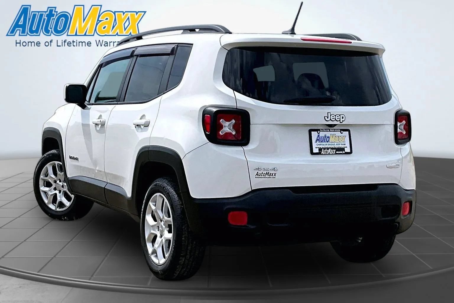 Used 2017 Jeep Renegade Latitude AWD/4WD image 4