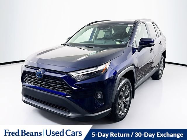 Used 2022 Toyota RAV4 XLE Premium image 3