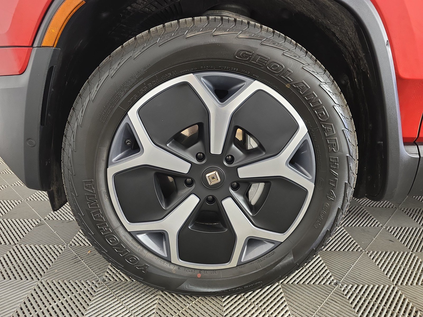 Used 2024 Rivian R1T Adventure AWD/4WD image 9