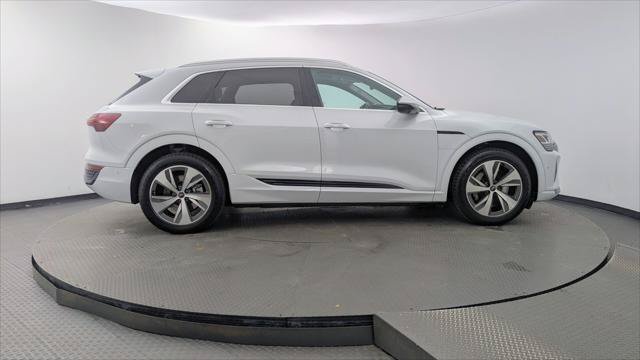 Used 2024 Audi Q8 e-tron Premium Plus w/ Premium Plus Package AWD/4WD image 9