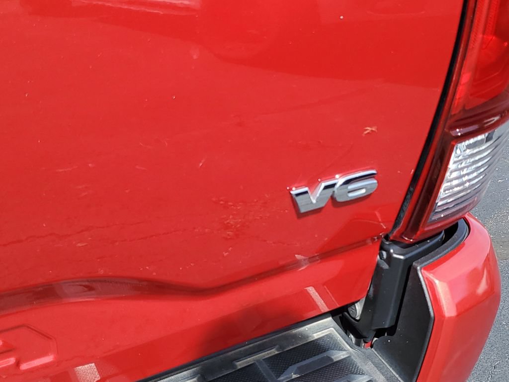 Used 2018 Toyota Tacoma TRD Sport AWD/4WD image 7
