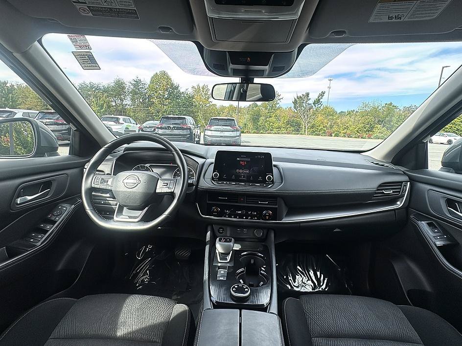 Certified 2025 Nissan Rogue SV AWD/4WD image 29