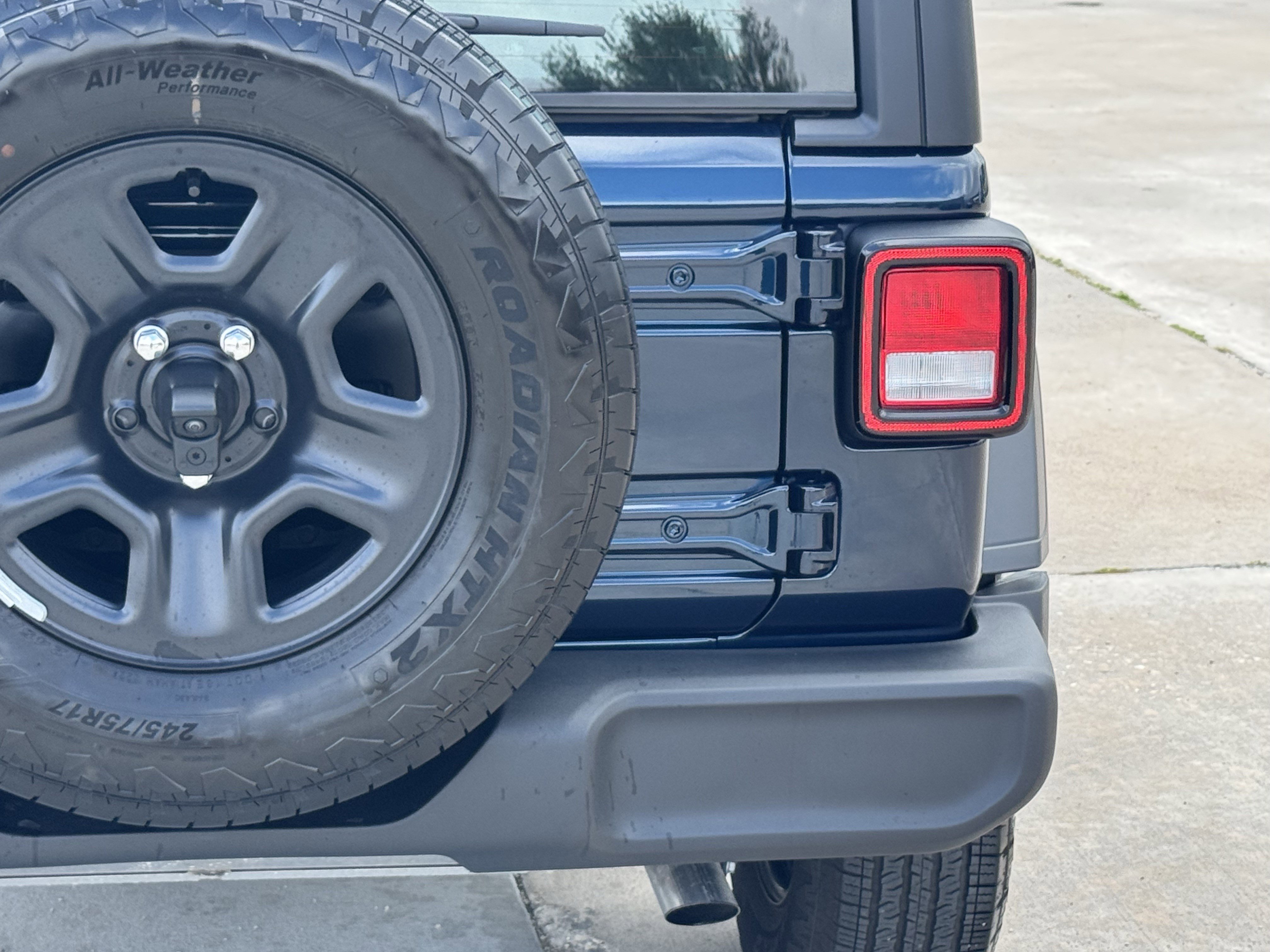 Used 2025 Jeep Wrangler Sport image 11