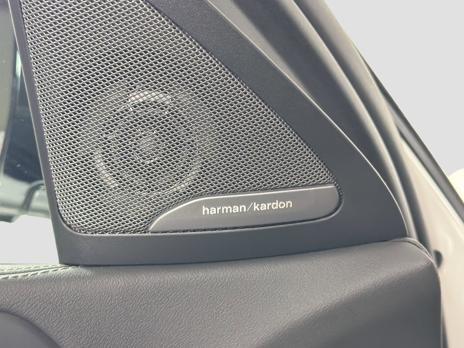 Certified 2024 BMW X6 xDrive40i w/ Executive Package image 19