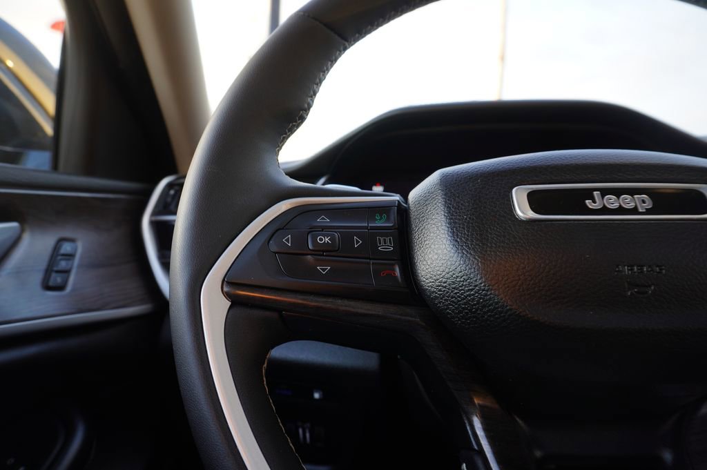 Used 2022 Jeep Grand Cherokee Limited 4xe image 18