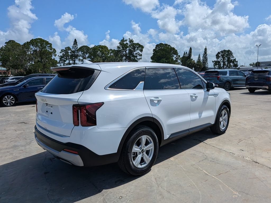 Certified 2025 Kia Sorento LX FWD image 8