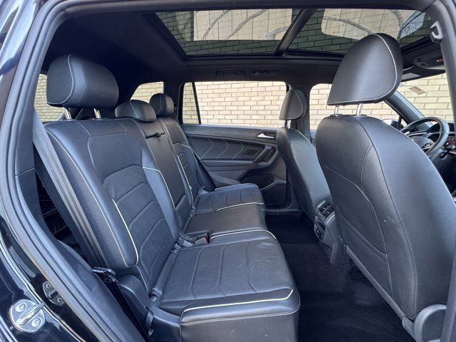 Used 2022 Volkswagen Tiguan SEL R-Line AWD/4WD image 11