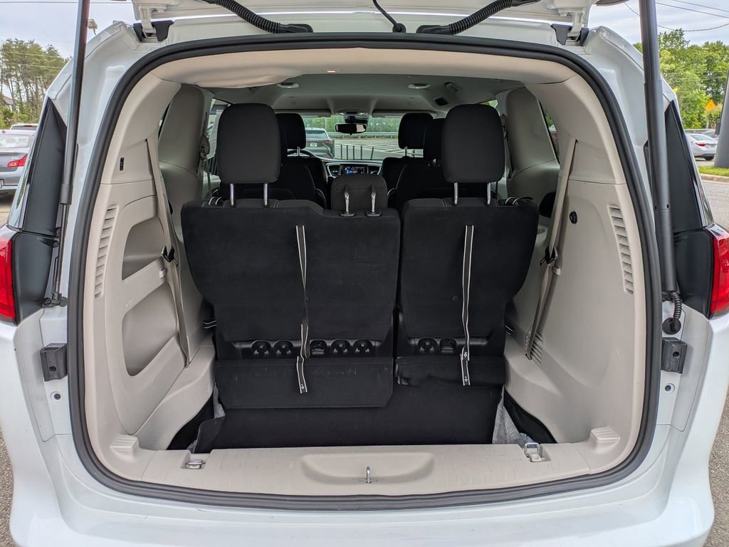 Used 2023 Chrysler Voyager LX FWD image 6