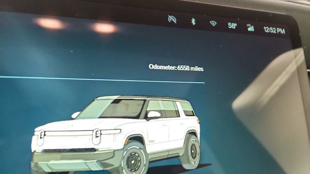 Used 2025 Rivian R1S Adventure image 45