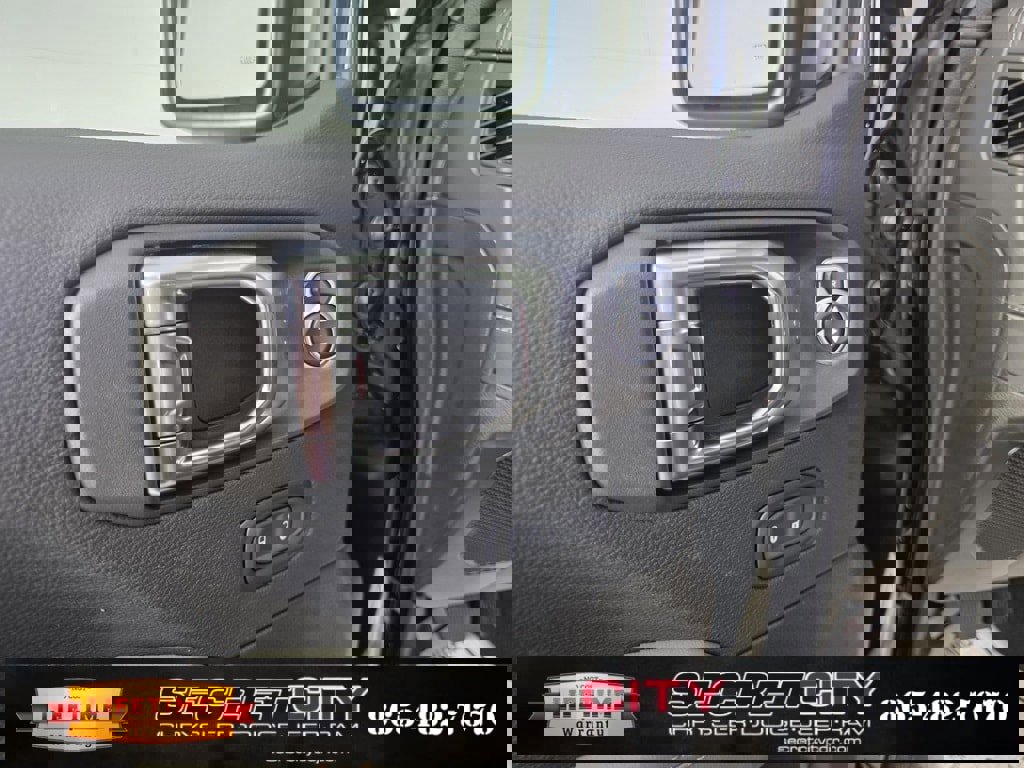 New 2025 Jeep Gladiator Mojave image 12