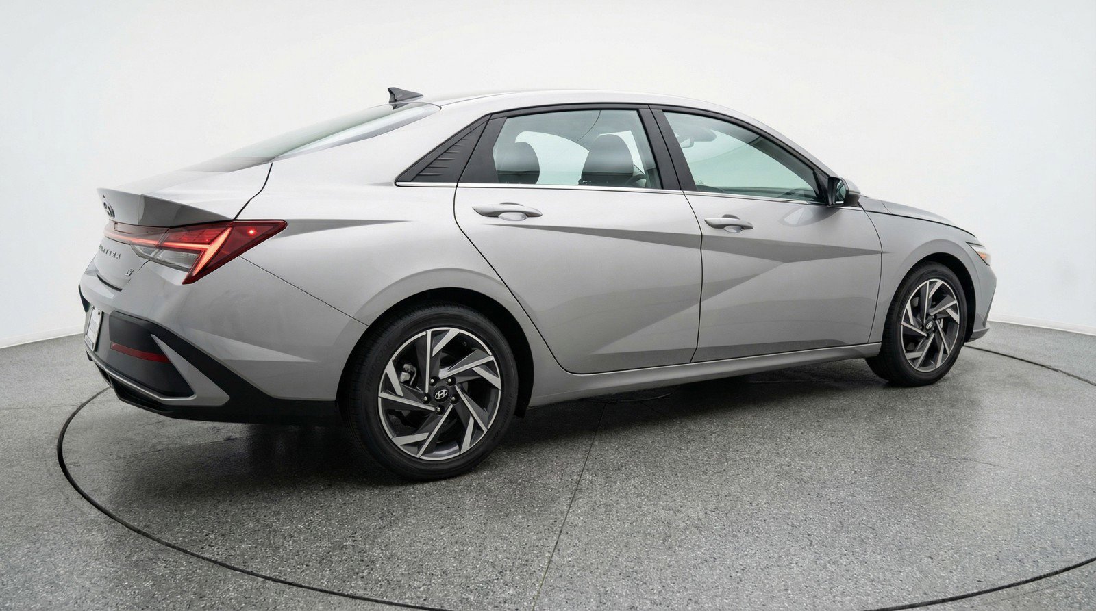 Used 2025 Hyundai Elantra SEL FWD image 9