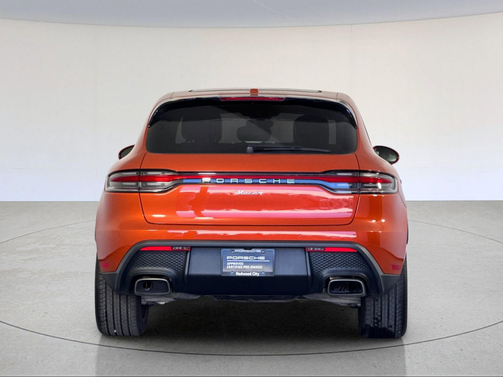 Certified 2025 Porsche Macan image 7
