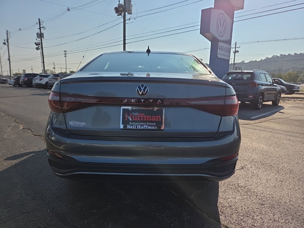 Used 2025 Volkswagen Jetta Sport FWD image 5