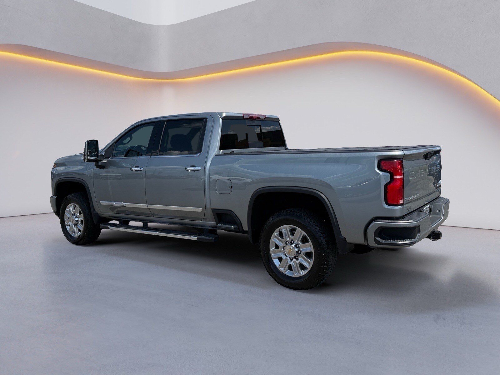 Used 2024 Chevrolet Silverado 2500 High Country w/ High Country Premium Package AWD/4WD image 5