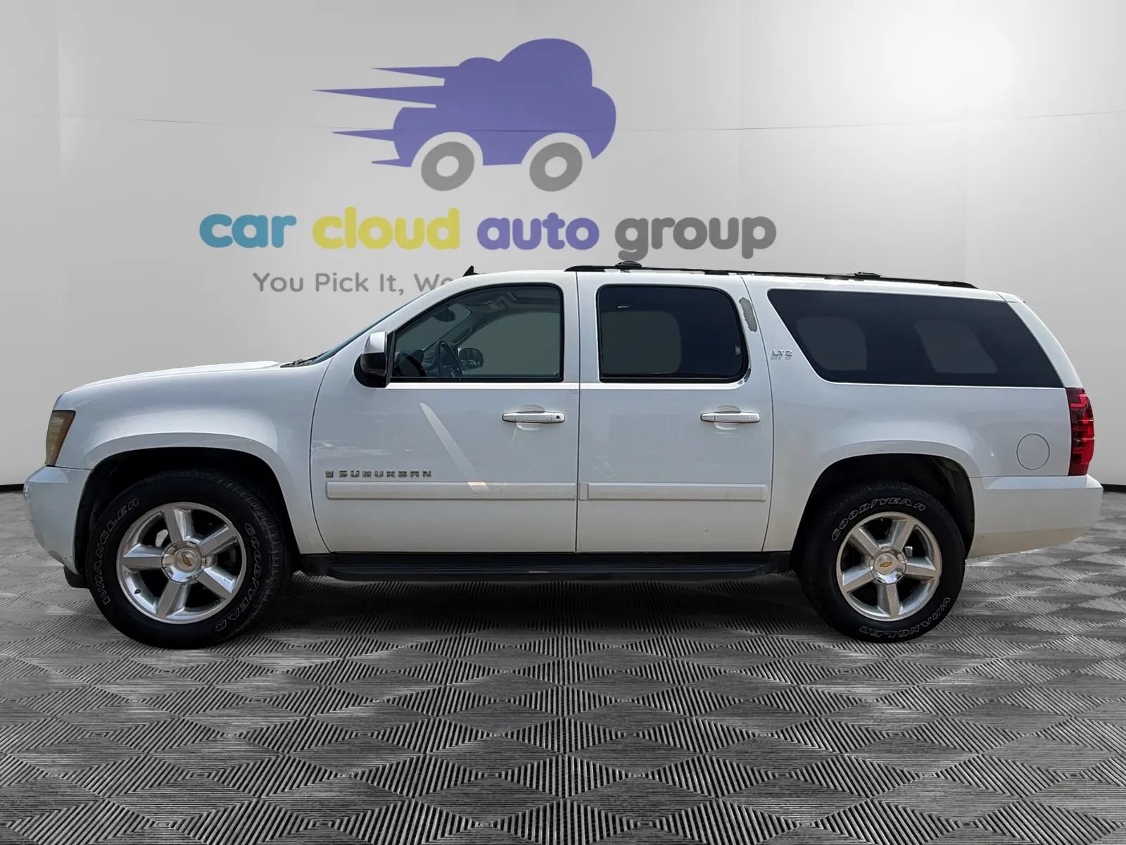 Used 2007 Chevrolet Suburban LTZ w/ LTZ Preferred Equipment Group AWD/4WD image 2