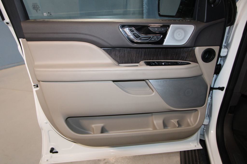 Used 2024 Lincoln Navigator L Reserve image 5