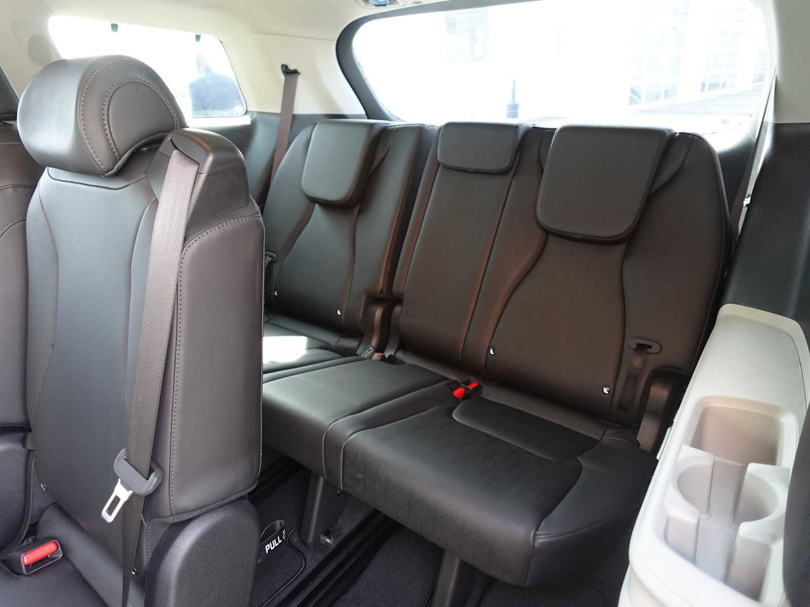 Used 2024 Kia Carnival EX image 28