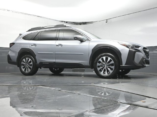 Used 2025 Subaru Outback Touring w/ Popular Package #2 AWD/4WD image 33