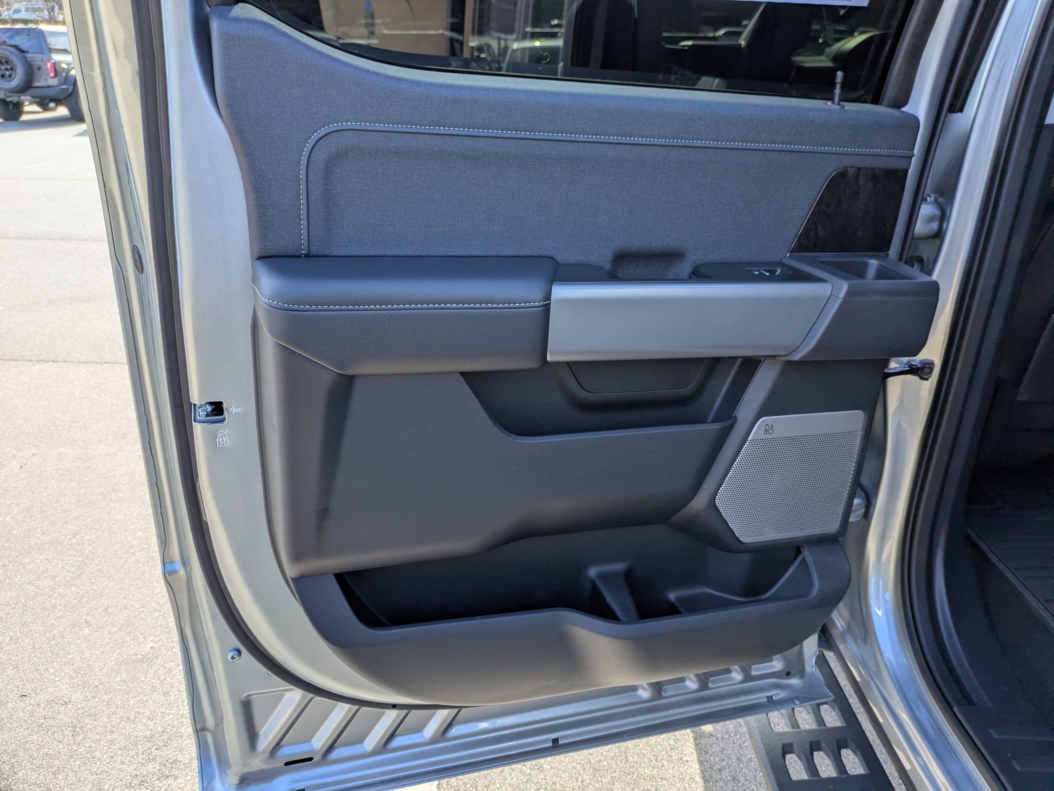 Certified 2024 Ford F350 Lariat w/ Chrome Package image 30