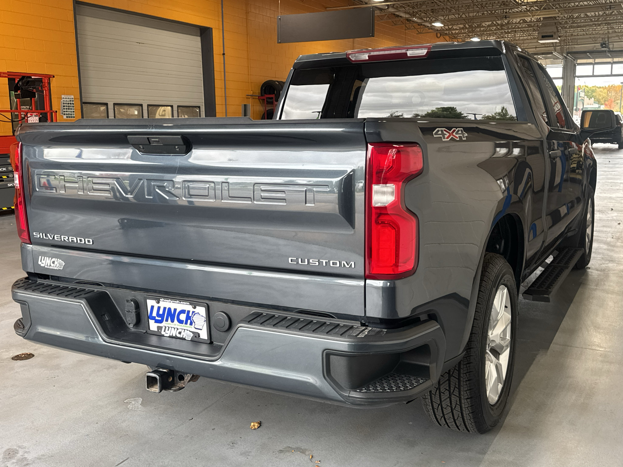 Used 2022 Chevrolet Silverado 1500 Custom AWD/4WD image 5