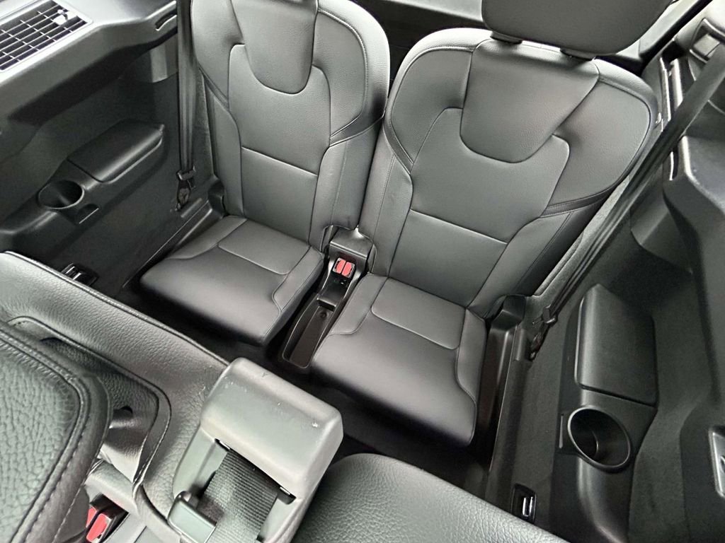 Used 2017 Volvo XC90 T6 Momentum w/ Vision Package image 13