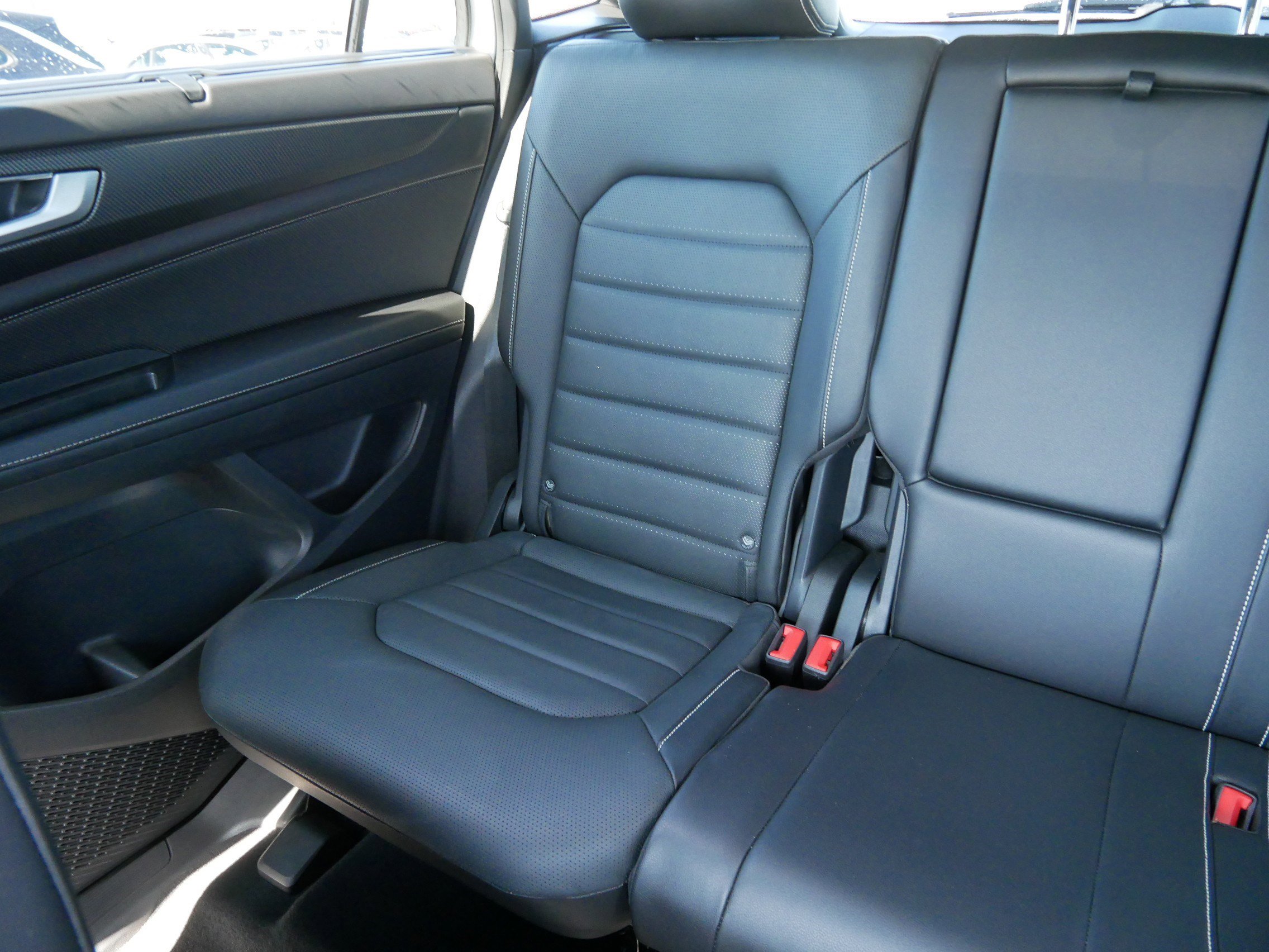 Certified 2024 Volkswagen Atlas Cross Sport SEL R-Line image 12