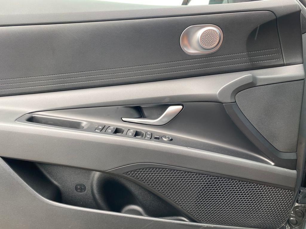 New 2026 Hyundai Elantra SE FWD image 13