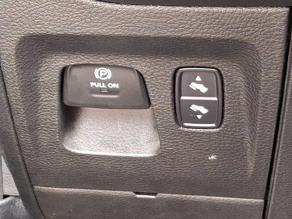 Used 2023 RAM 1500 Laramie AWD/4WD image 25