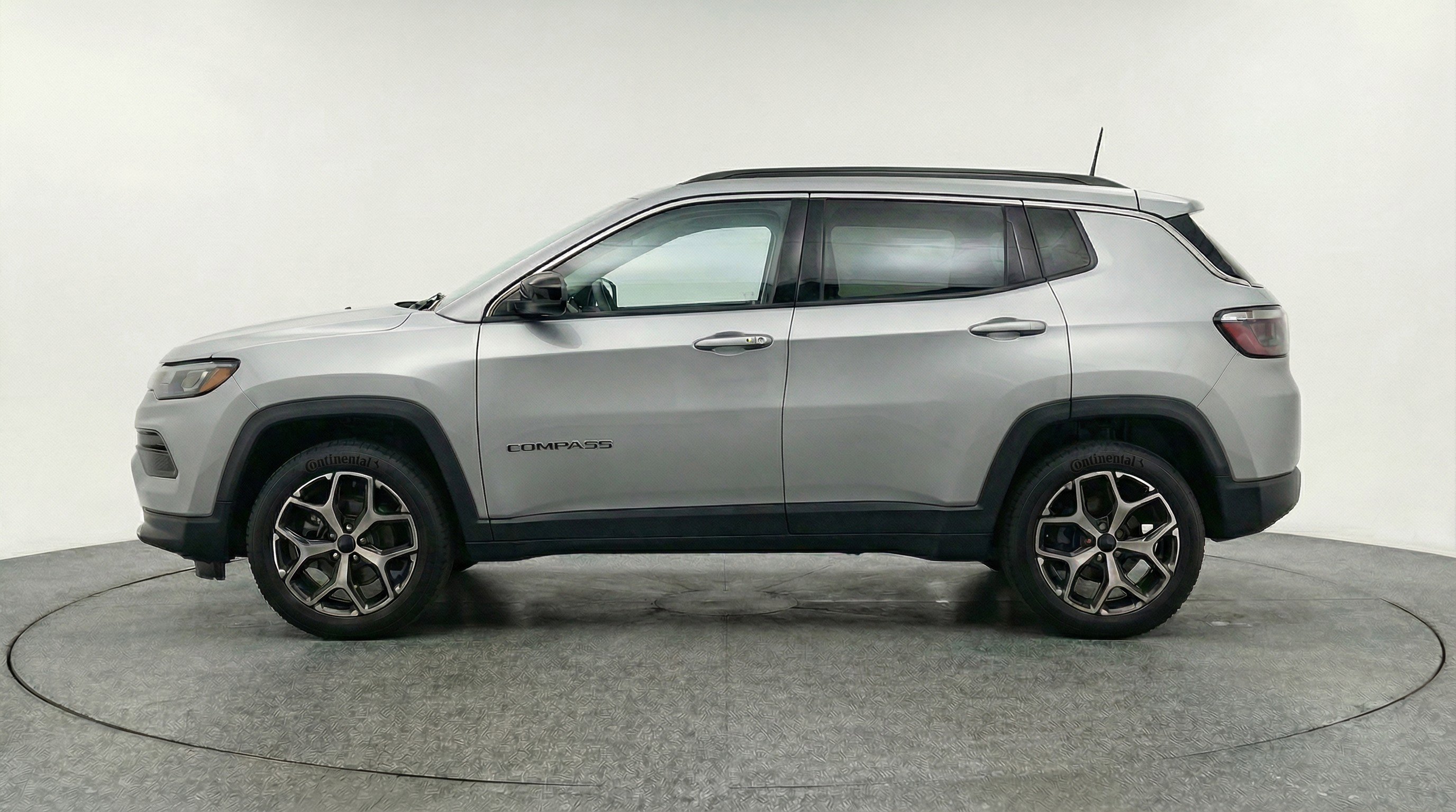 Used 2025 Jeep Compass Limited AWD/4WD image 5