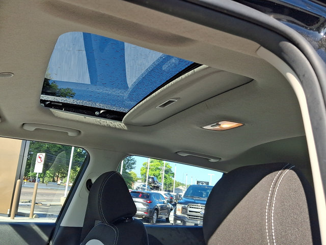 Certified 2025 Hyundai Venue SEL FWD image 14