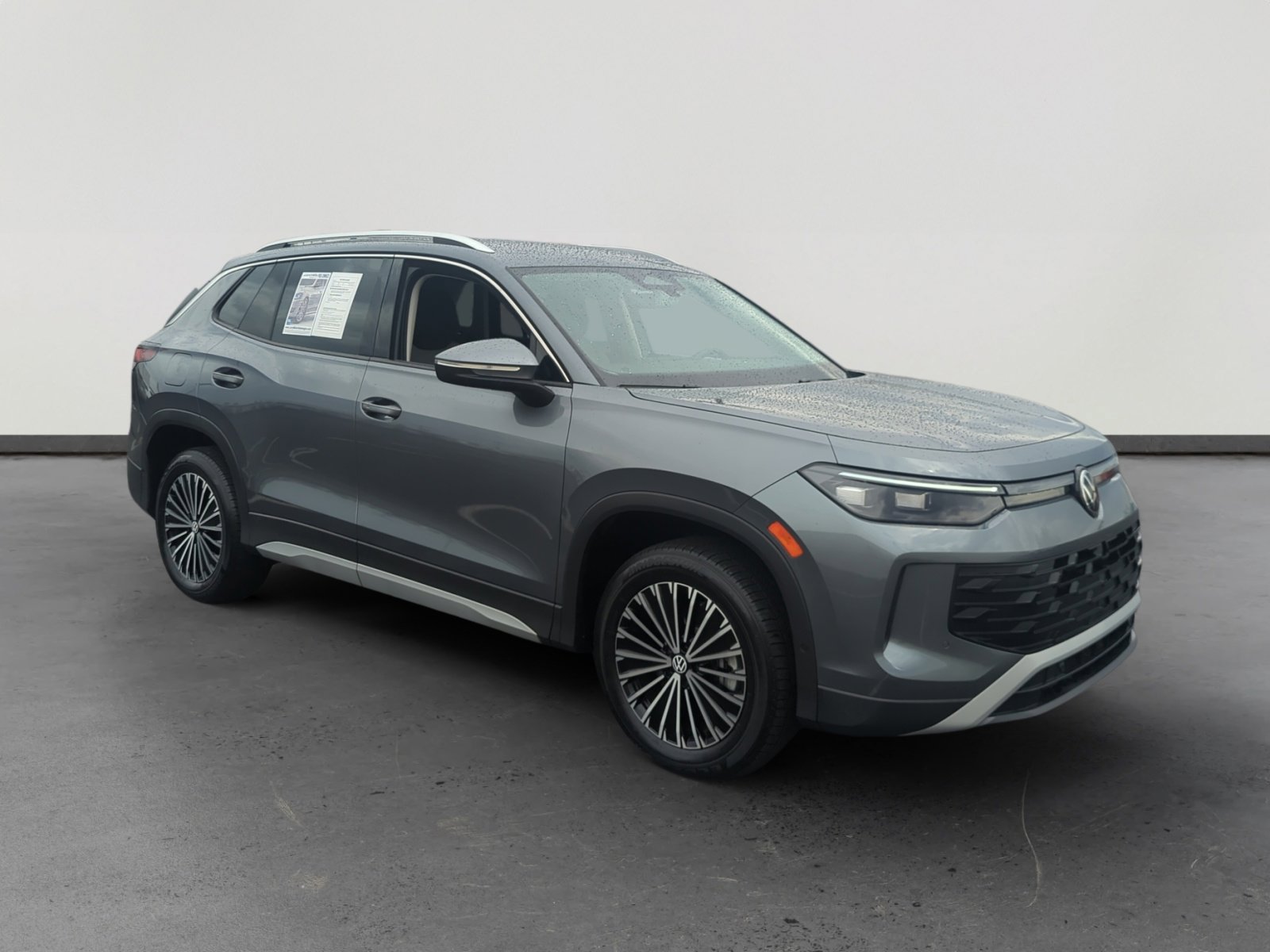 Certified 2025 Volkswagen Tiguan S w/ 18" Wheel Package image 7