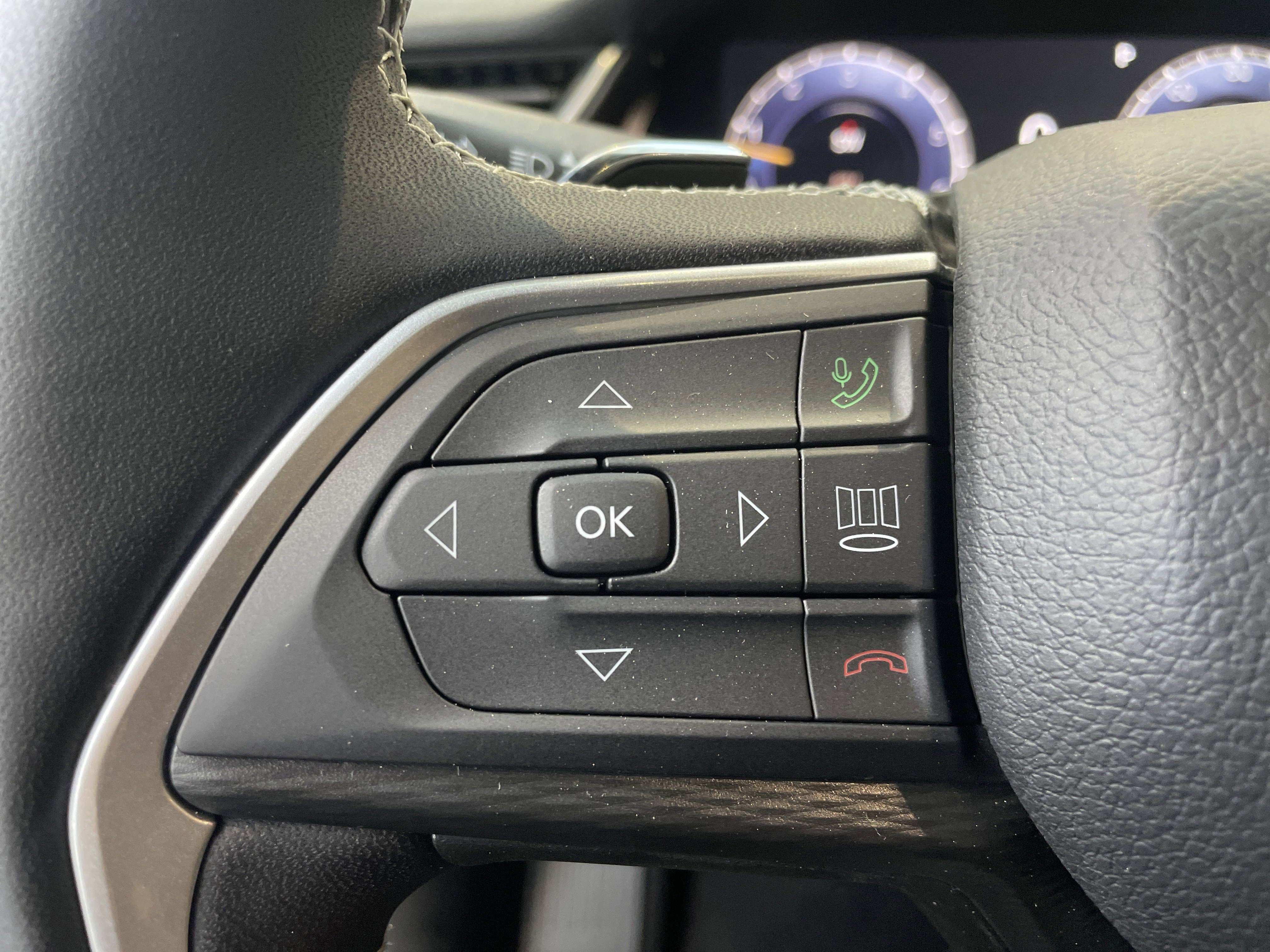 Certified 2025 Jeep Grand Cherokee L Laredo w/ Luxury Tech Group I RWD image 17