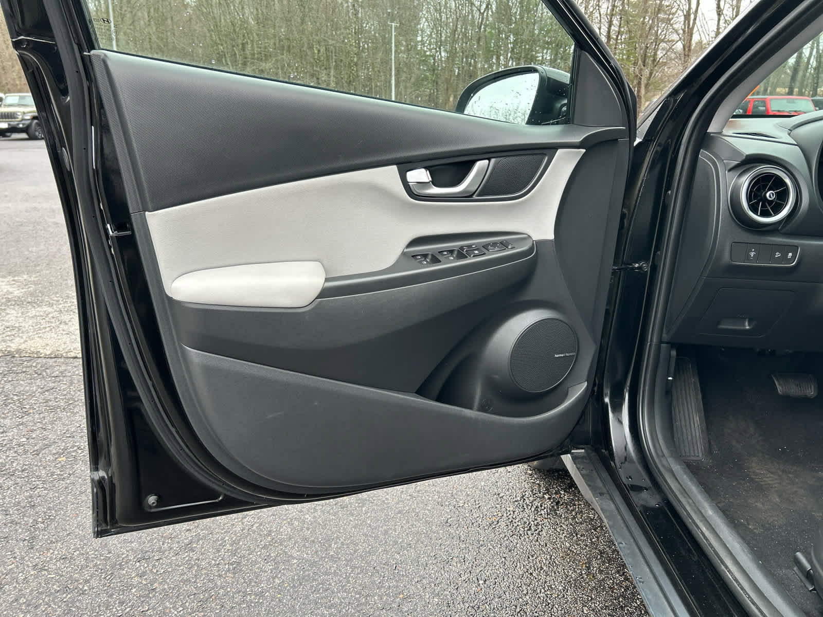 Used 2022 Hyundai Kona Limited image 15