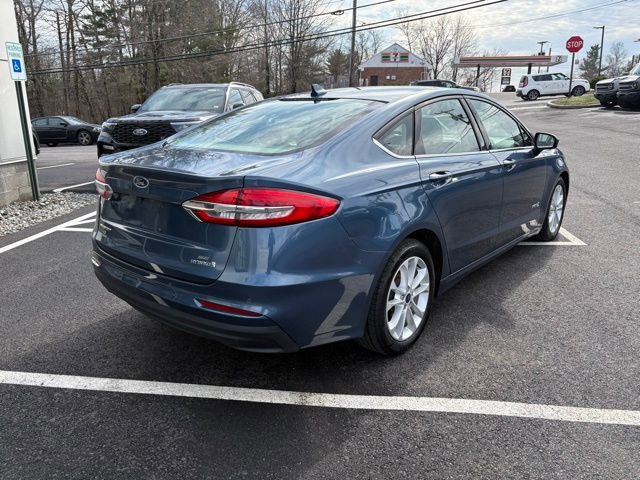 Used 2019 Ford Fusion SE image 2