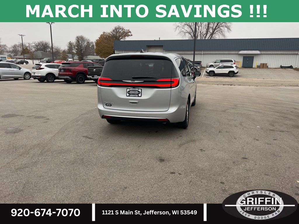 New 2026 Chrysler Pacifica Select image 11