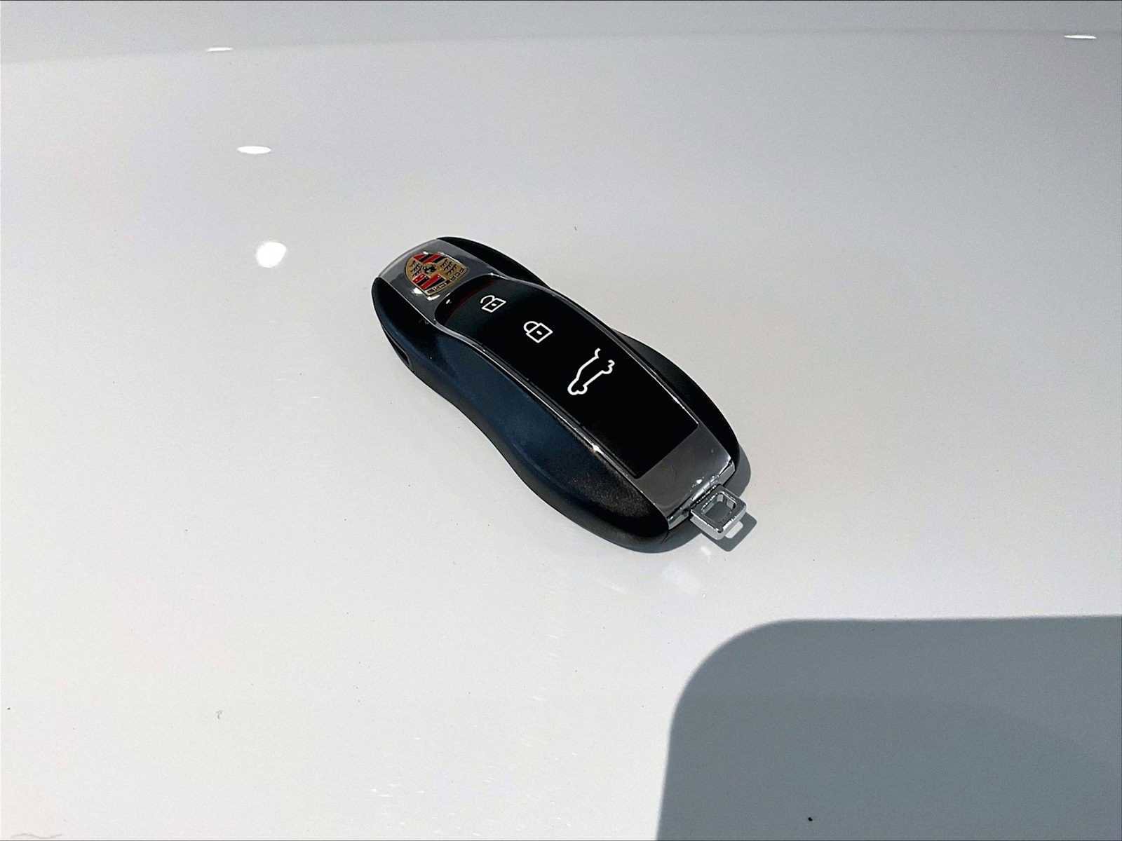 Used 2025 Porsche Macan image 34