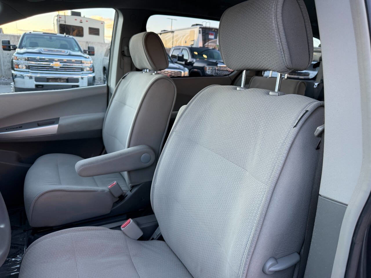 Used 2008 Nissan Quest S w/ Seat Pkg image 14