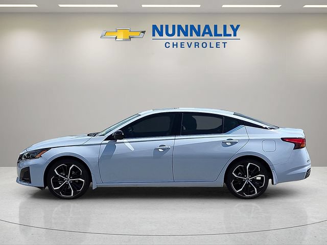 Used 2024 Nissan Altima 2.5 SR w/ SR Premium Package FWD image 2