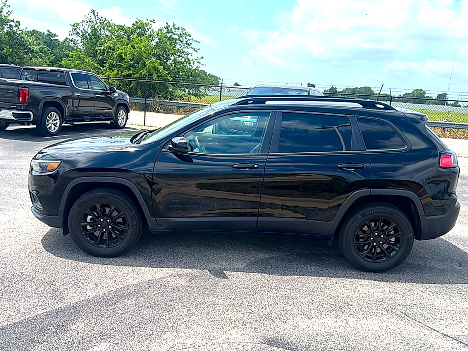 Used 2023 Jeep Cherokee Altitude Lux AWD/4WD image 7