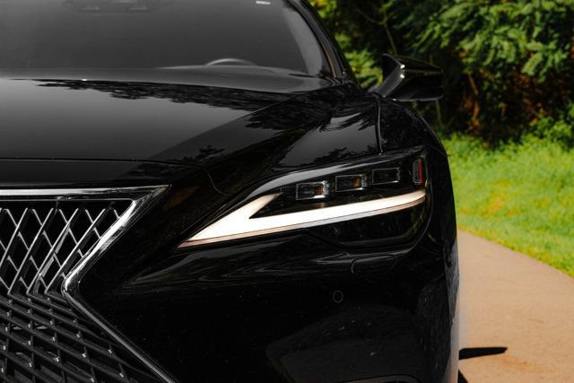 Used 2023 Lexus LS 500h AWD w/ Luxury Package image 11