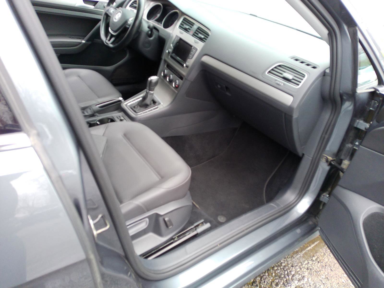 Used 2015 Volkswagen Golf TDI S image 44