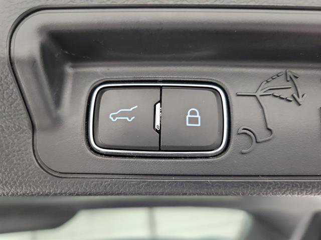 Used 2023 Ford Explorer XLT w/ Equipment Group 202A image 9