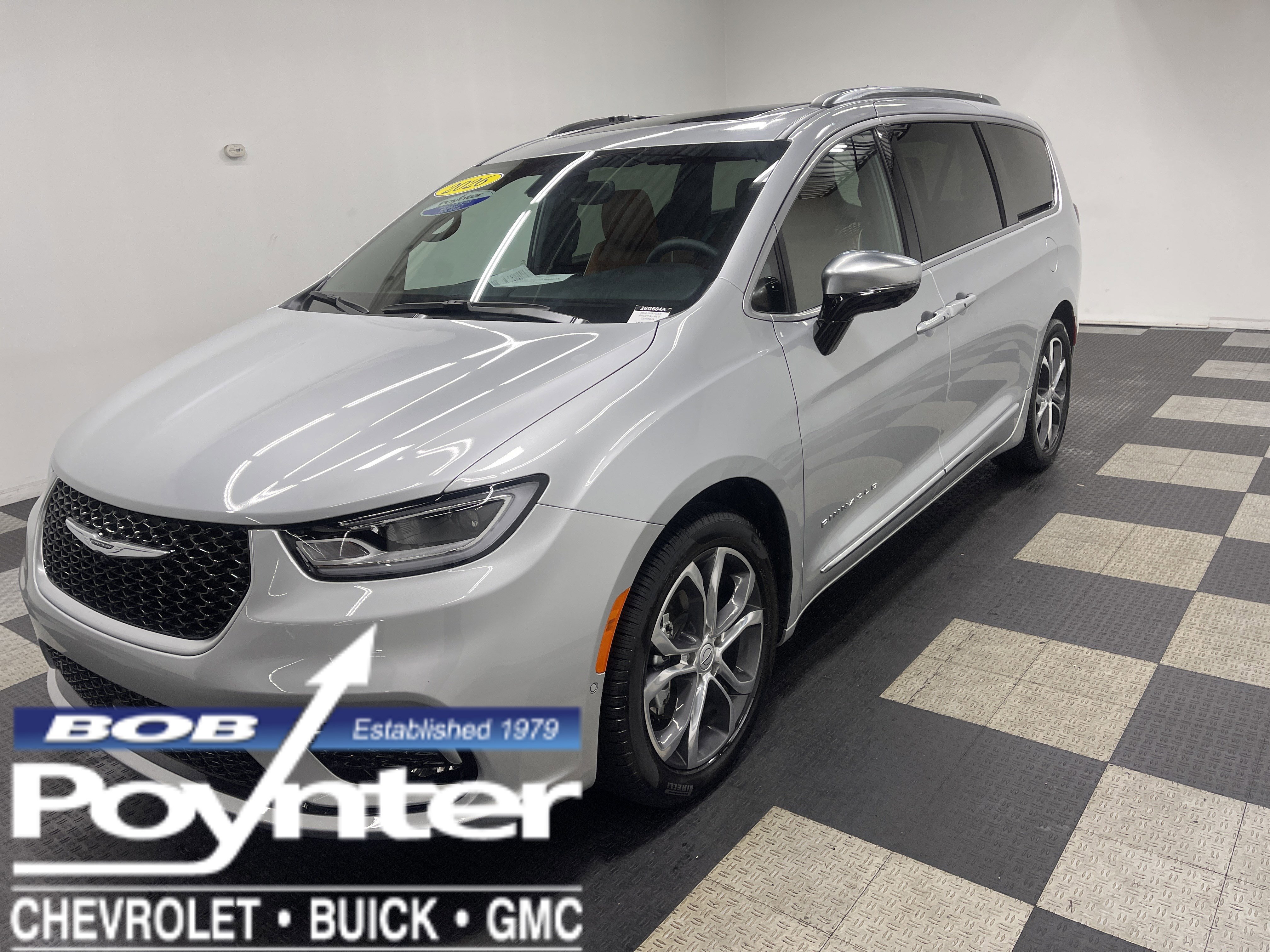 Used 2026 Chrysler Pacifica Pinnacle image 1