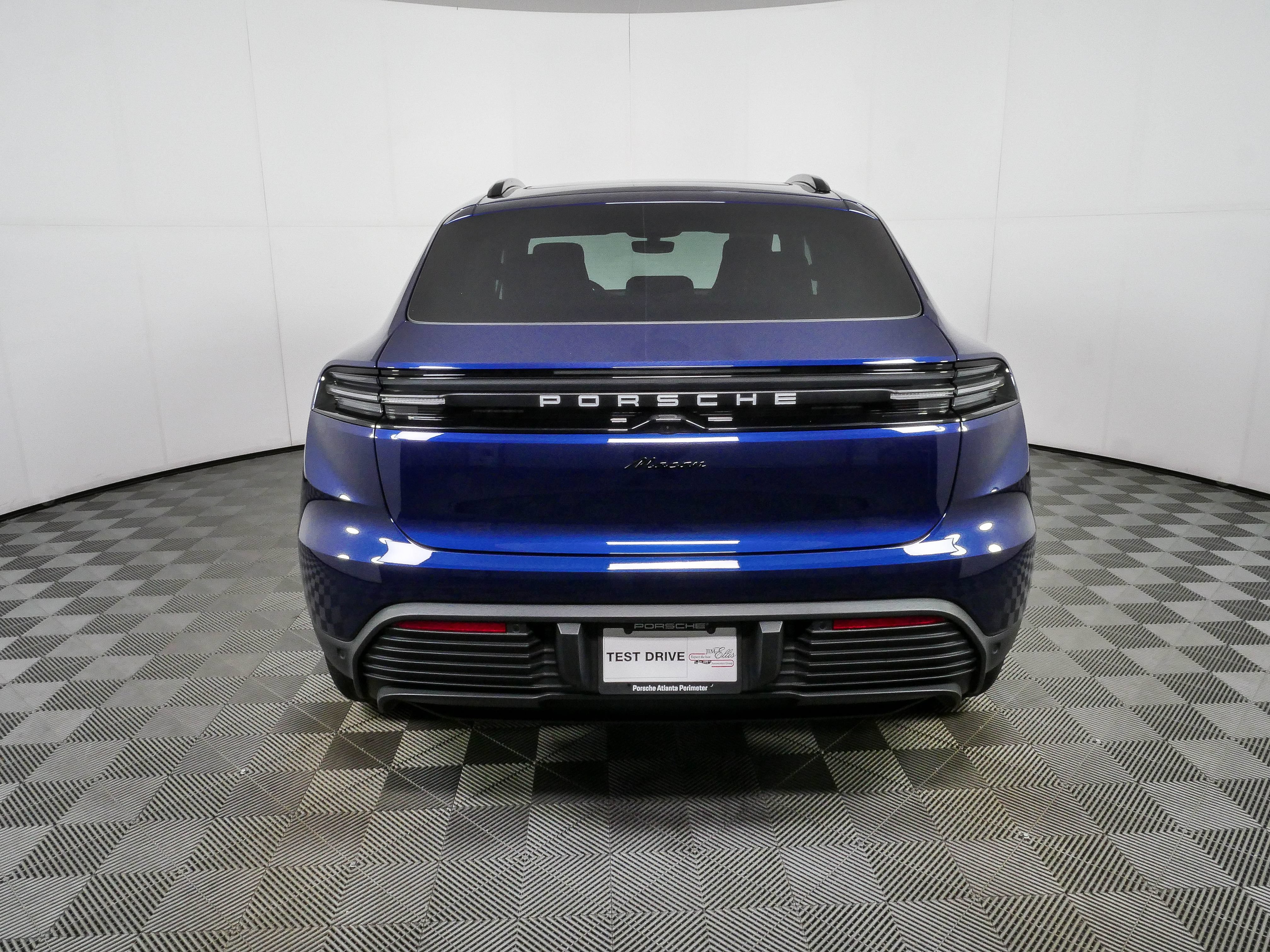 Certified 2025 Porsche Macan Electric RWD image 31