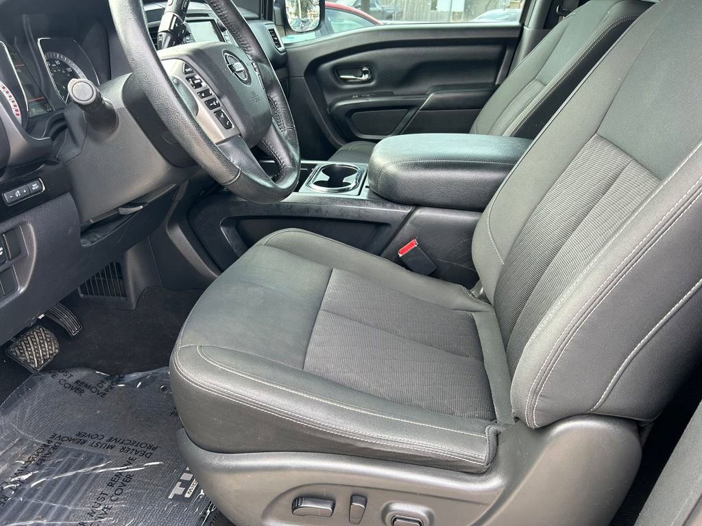 Used 2019 Nissan Titan SV w/ SV Convenience Package AWD/4WD image 11