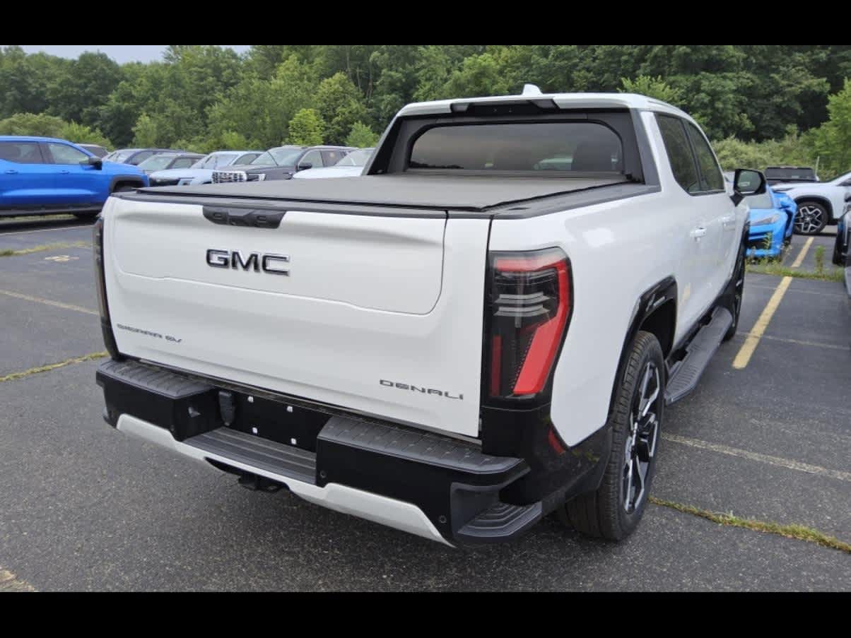 Used 2025 GMC Sierra EV Denali AWD/4WD image 3
