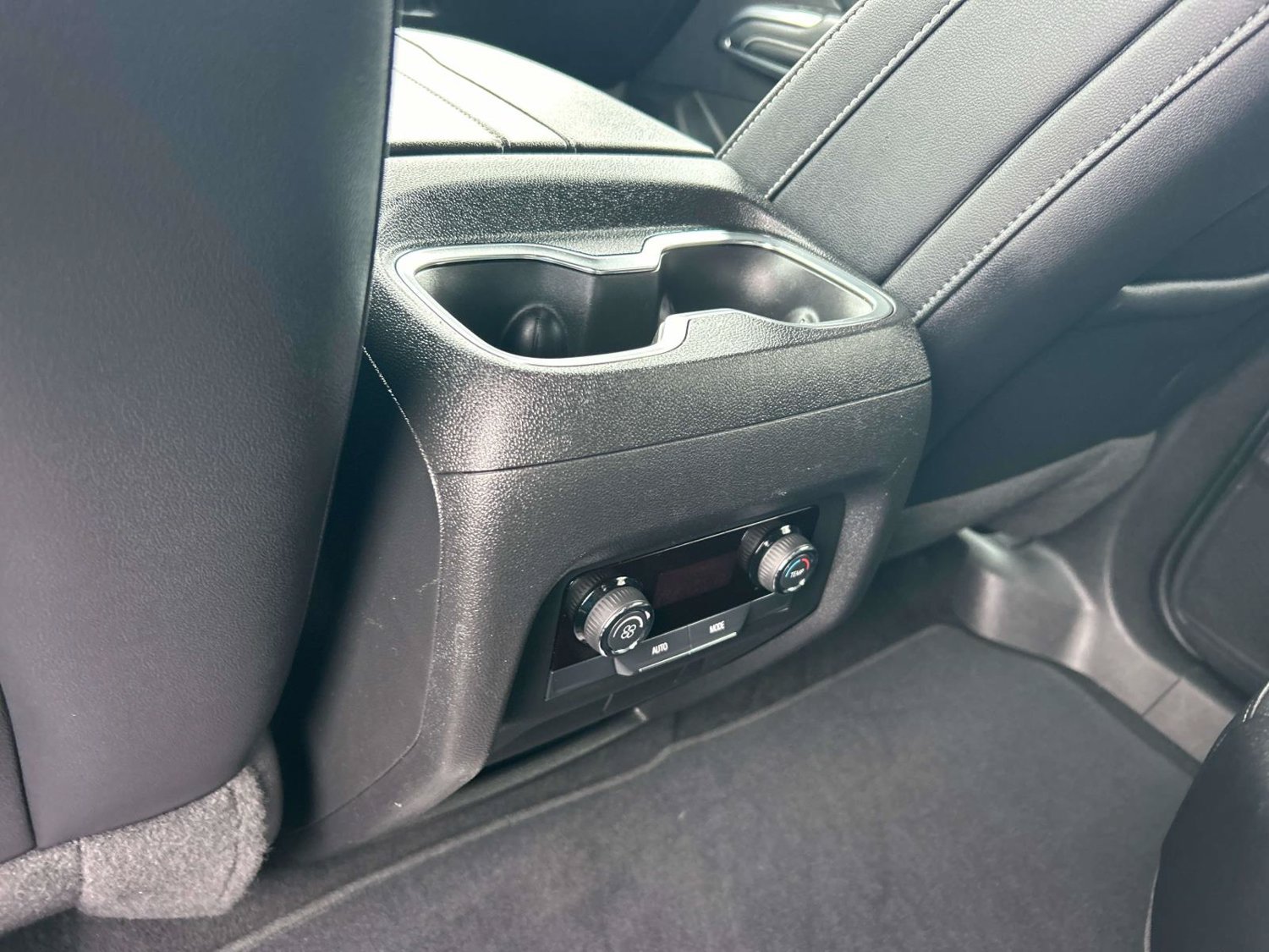 Used 2025 Chevrolet Traverse LT FWD image 21