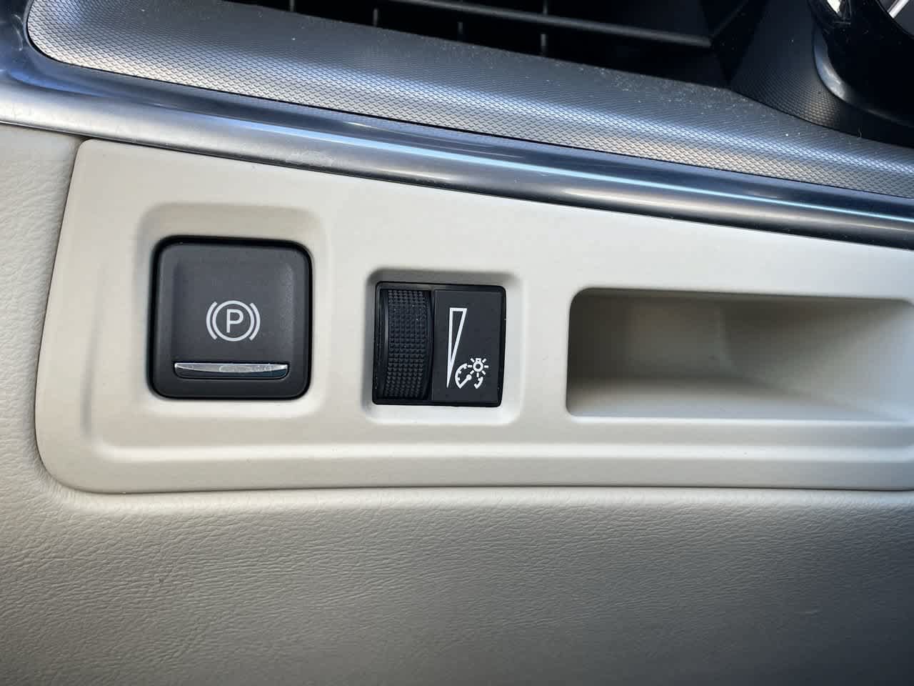 Certified 2024 Cadillac XT5 Premium Luxury AWD/4WD image 30