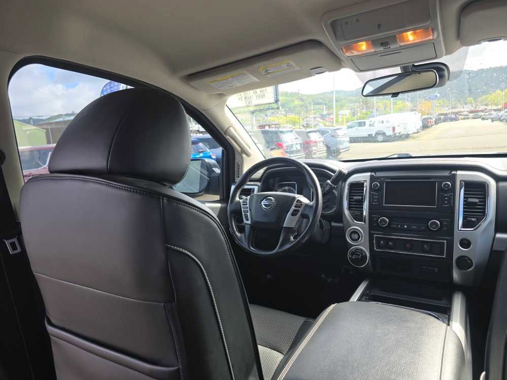Used 2019 Nissan Titan PRO-4X AWD/4WD image 10