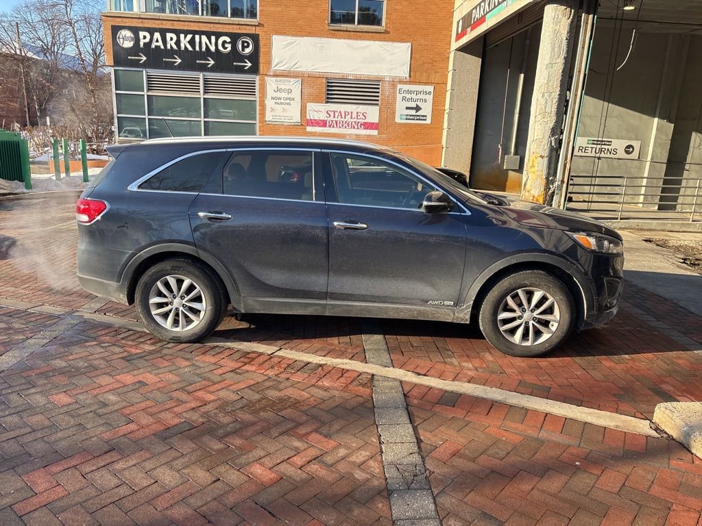 Used 2018 Kia Sorento LX image 2